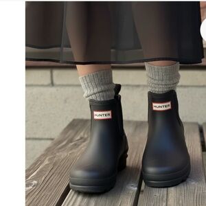 Hunter  WOMENS ORIGINAL CHELSEA
BLACK TUNDRA /GREY  Short Boots size 11 new